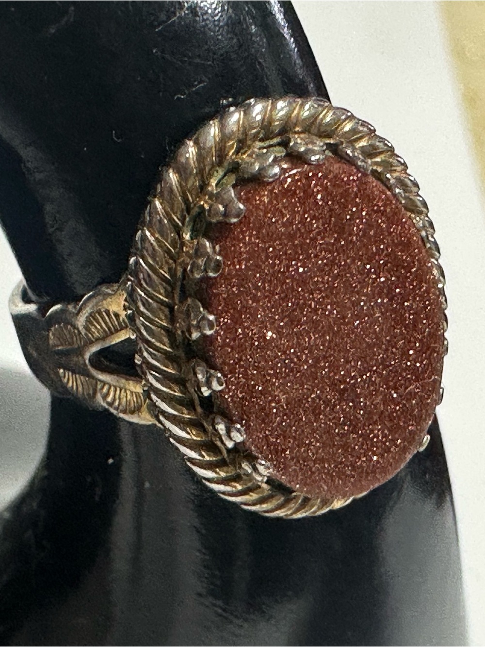 Vintage Goldstone Woman’s Ring Size 6 Decorative Rope Border